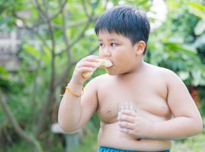 fat-kid-eat-bread