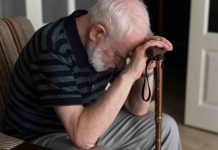 Frontotemporal Dementia (FTD): Understanding the Symptoms, Causes, and Treatment old_man_with_dementia_disorder_Frontotemporal Dementia (FTD)